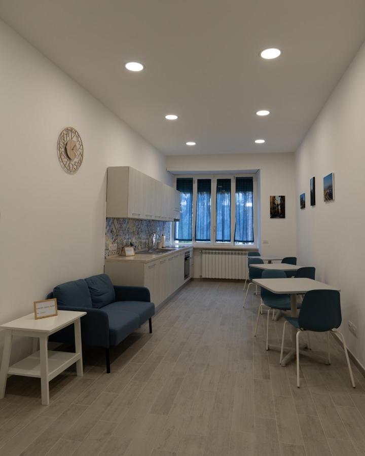 Dimora Cavour Hotel Napoli Bagian luar foto