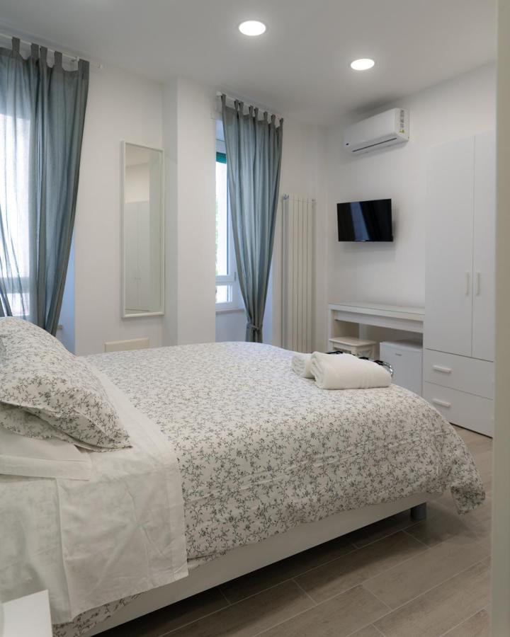 Dimora Cavour Hotel Napoli Bagian luar foto
