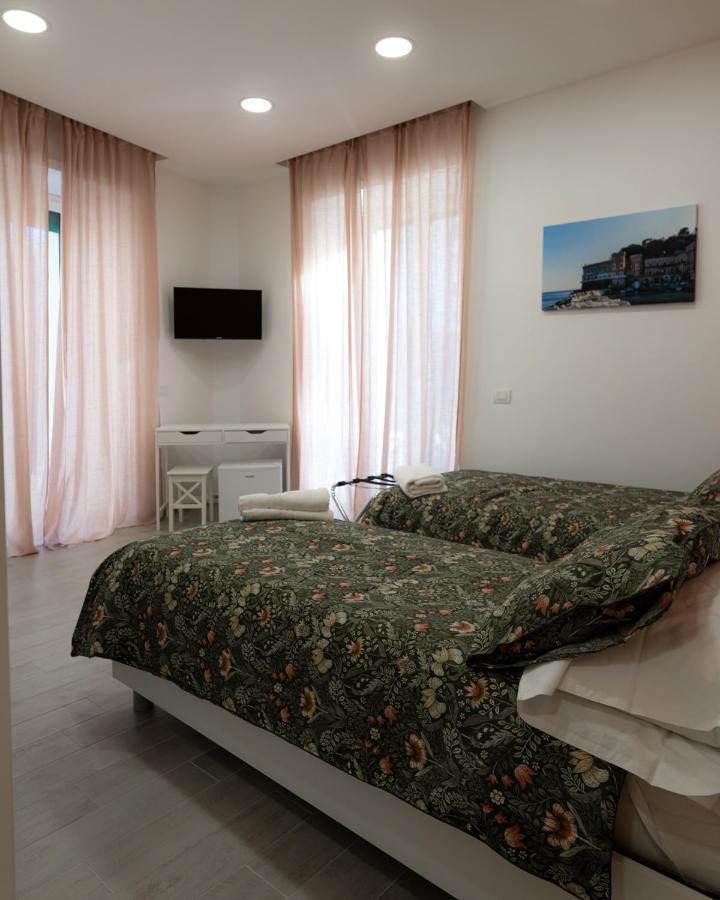 Dimora Cavour Hotel Napoli Bagian luar foto