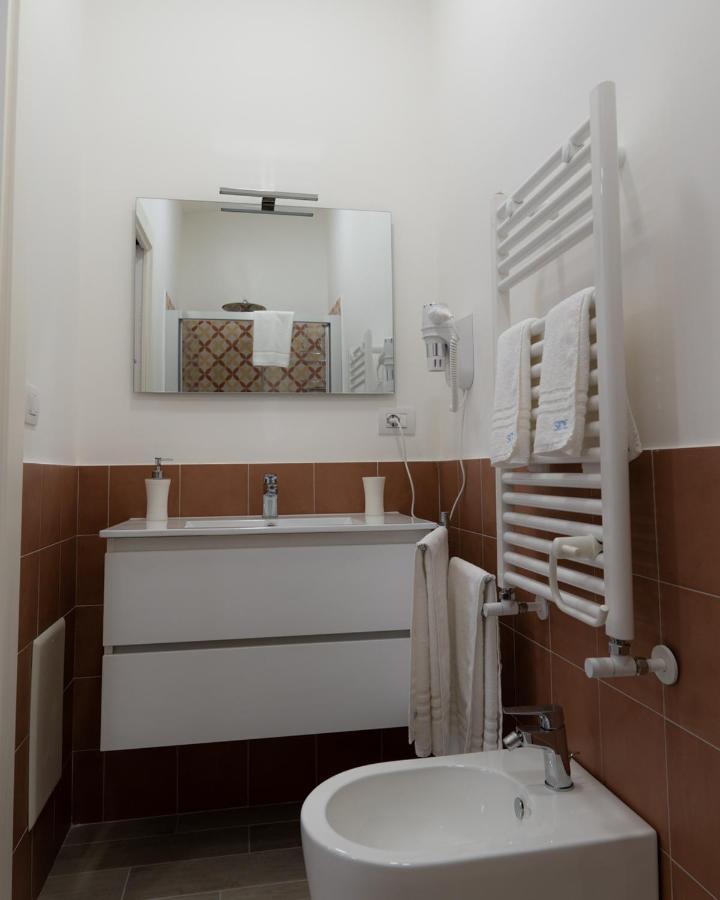 Dimora Cavour Hotel Napoli Bagian luar foto